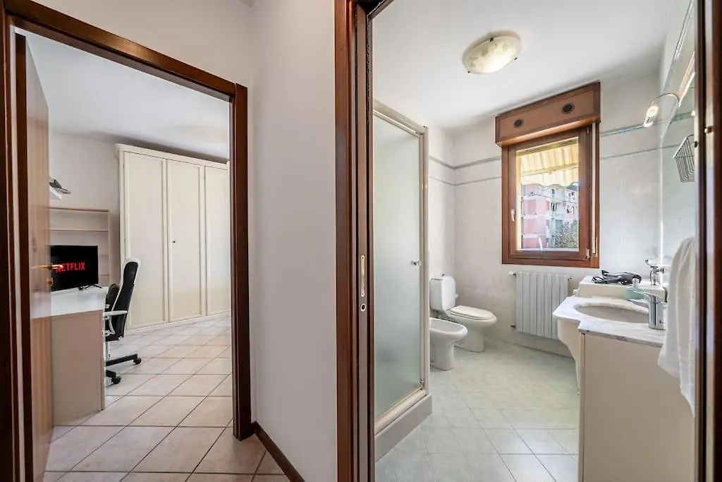 Apartment Policlinico - Grazioso Appartamento E Free Parking Modena Italy